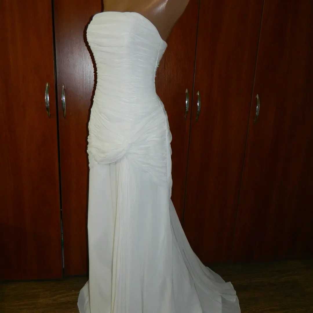 Р. 42-44 Платье свадебное белое со шлейфом