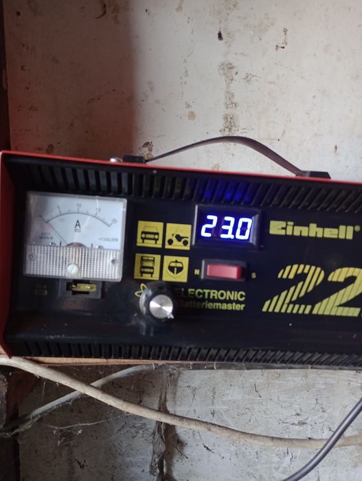 Зарядний пристрій