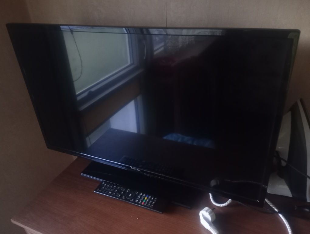 Telewizor Technika 32 całe LCD HDMI stan BDB !!!