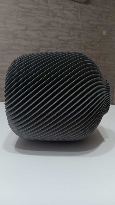 Декоративна ваза.