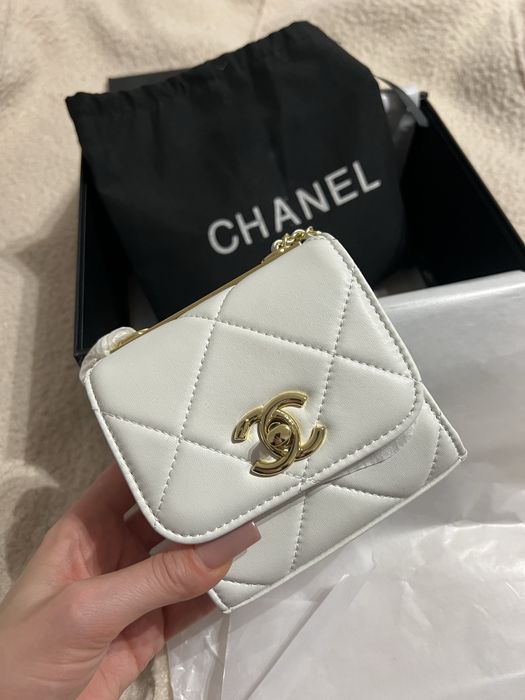 Torebka skorzana biala Chanel