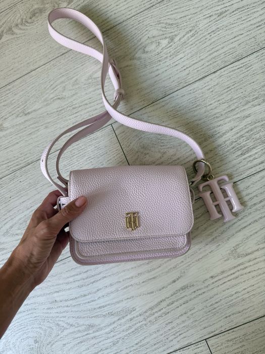 Сумка клач світла рожева через плече кросбоді оригінал tommy hilfiger