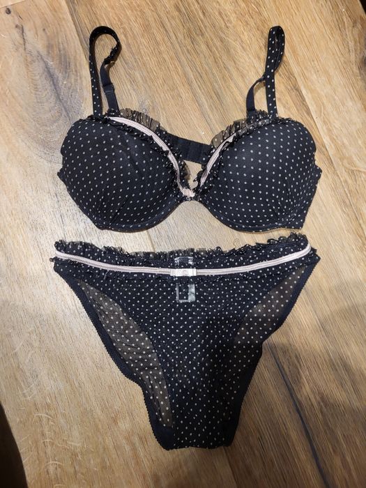 Reserved komplet majtki biustonosz kropki S 70B  piękny