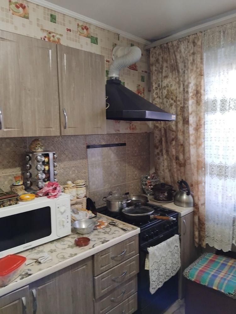 Продам 2 х кімнатну квартиру вулиця Велика Бердичівська 9/9