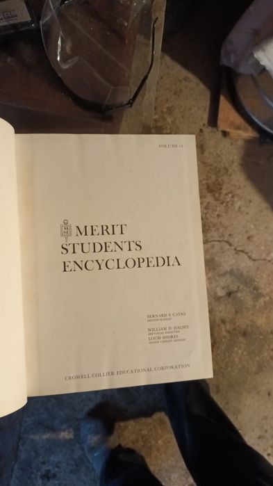 Enciclopédia para Estudantes (Versão em Inglês)