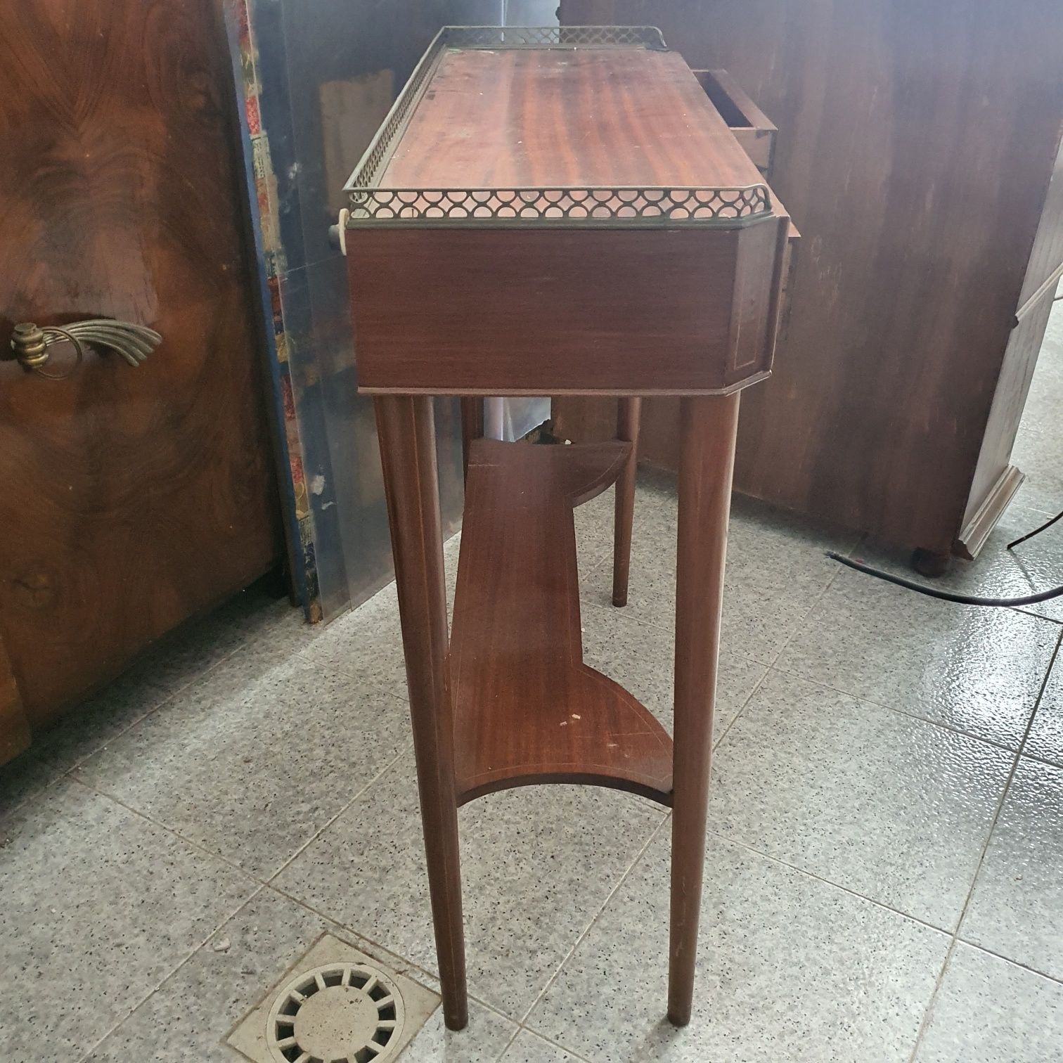 Consola em madeira