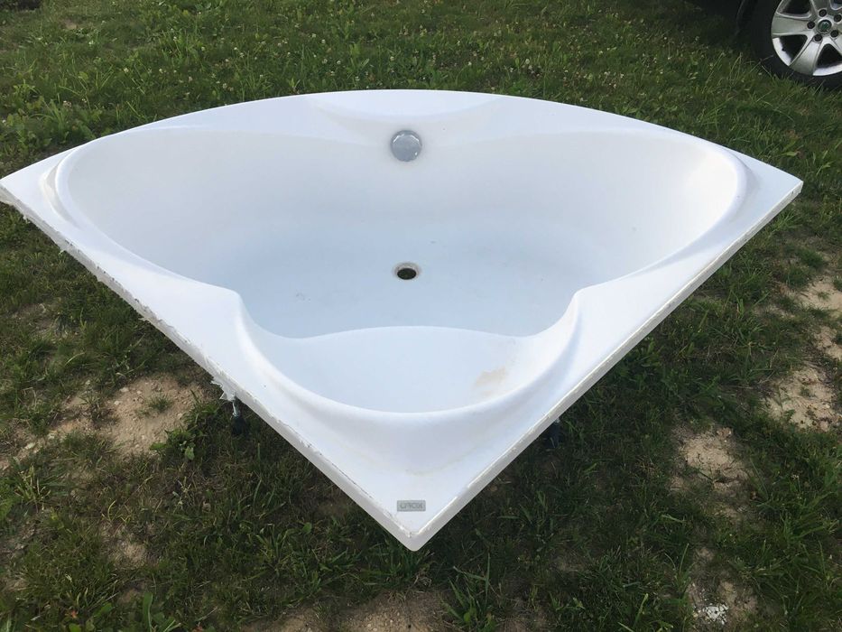 wanna biała narożna koło