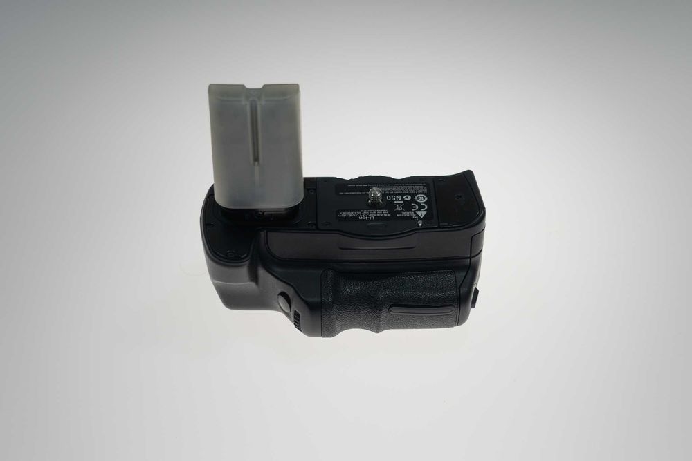 Sprzedam Grip do aparatu Sony A 700