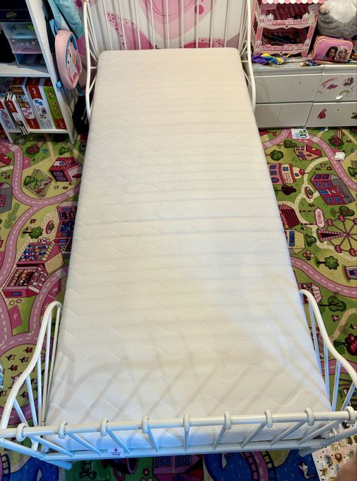 Dwa łóżka IKEA rosnąca rama łóżka BIAŁE + MATERACE