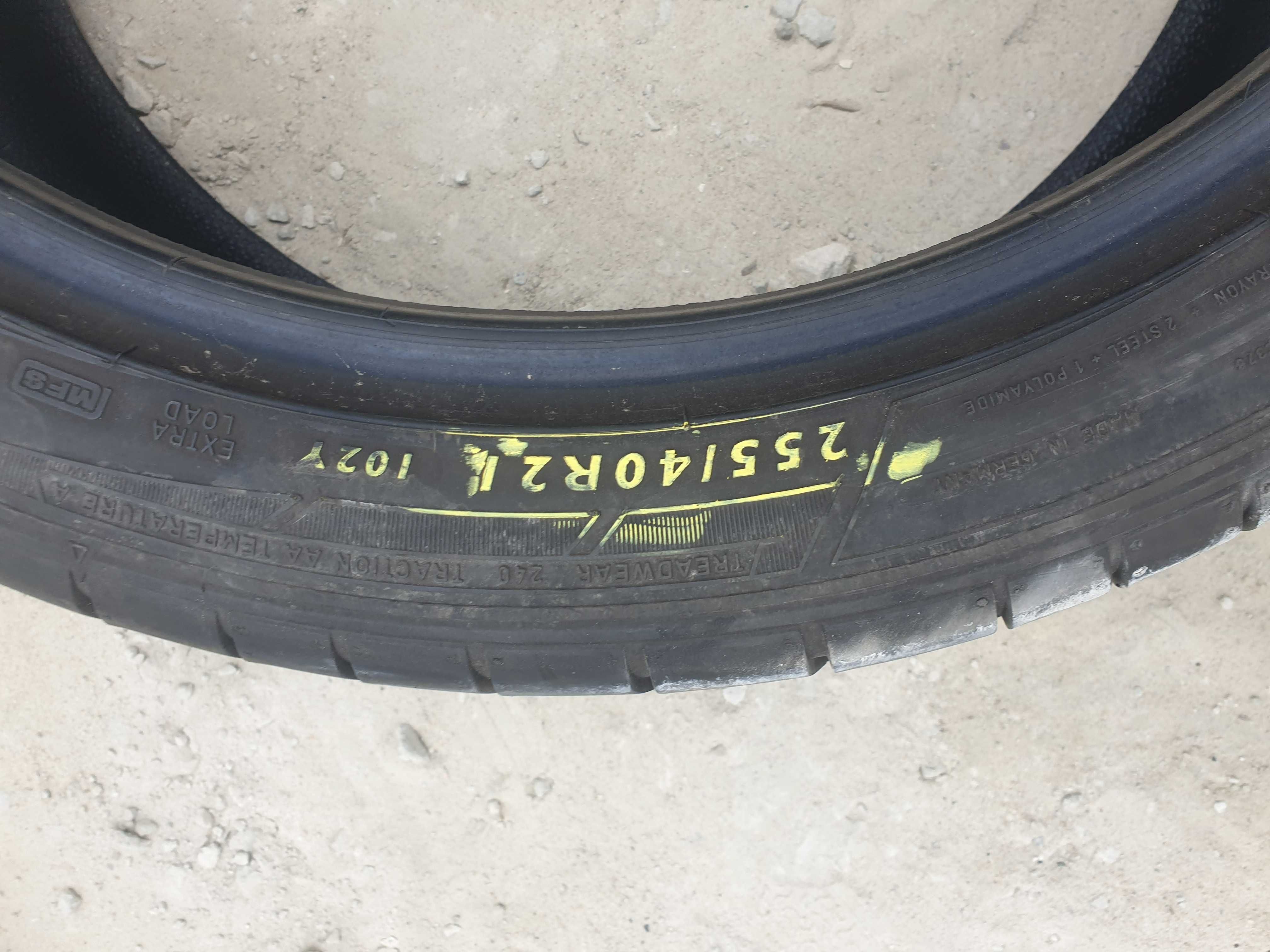 D013 Шини 2шт 255/40 R21 102Y Dunlop