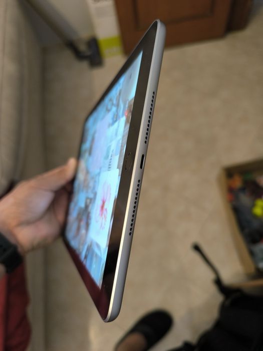 iPad 6ª Geração 128GB (Wi-Fi + Cellular) - Impecável / Space Gray