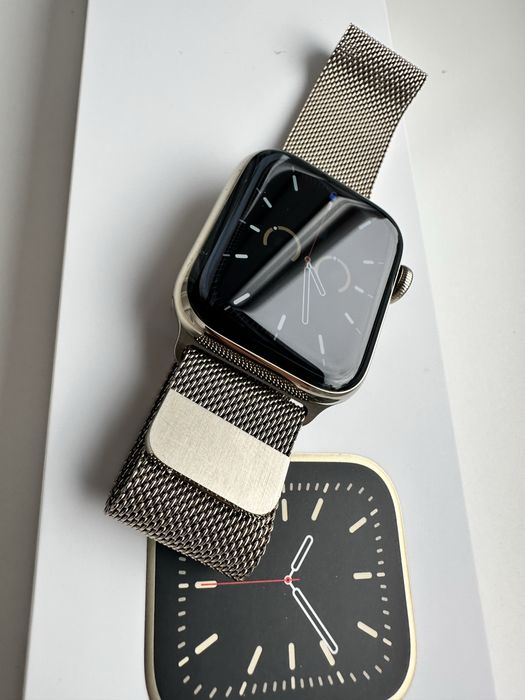 Apple Watch Series 6 Gold Stainless Steel Case Gold Milanese Loop 40MM