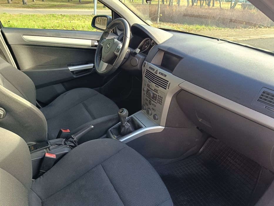 Opel Astra H kombi 2006r. 1.8 140 km z gazem