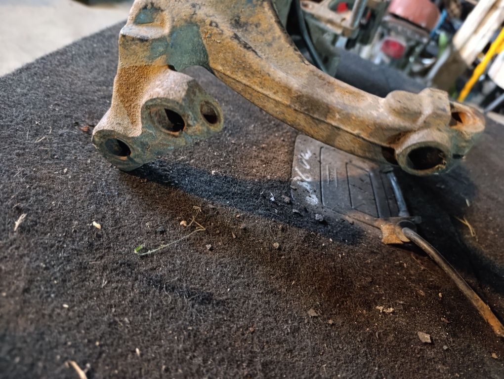 Zwrotnica piasta lewa zawieszenie audi A6 C5 a4 b5 volkswagen passat B