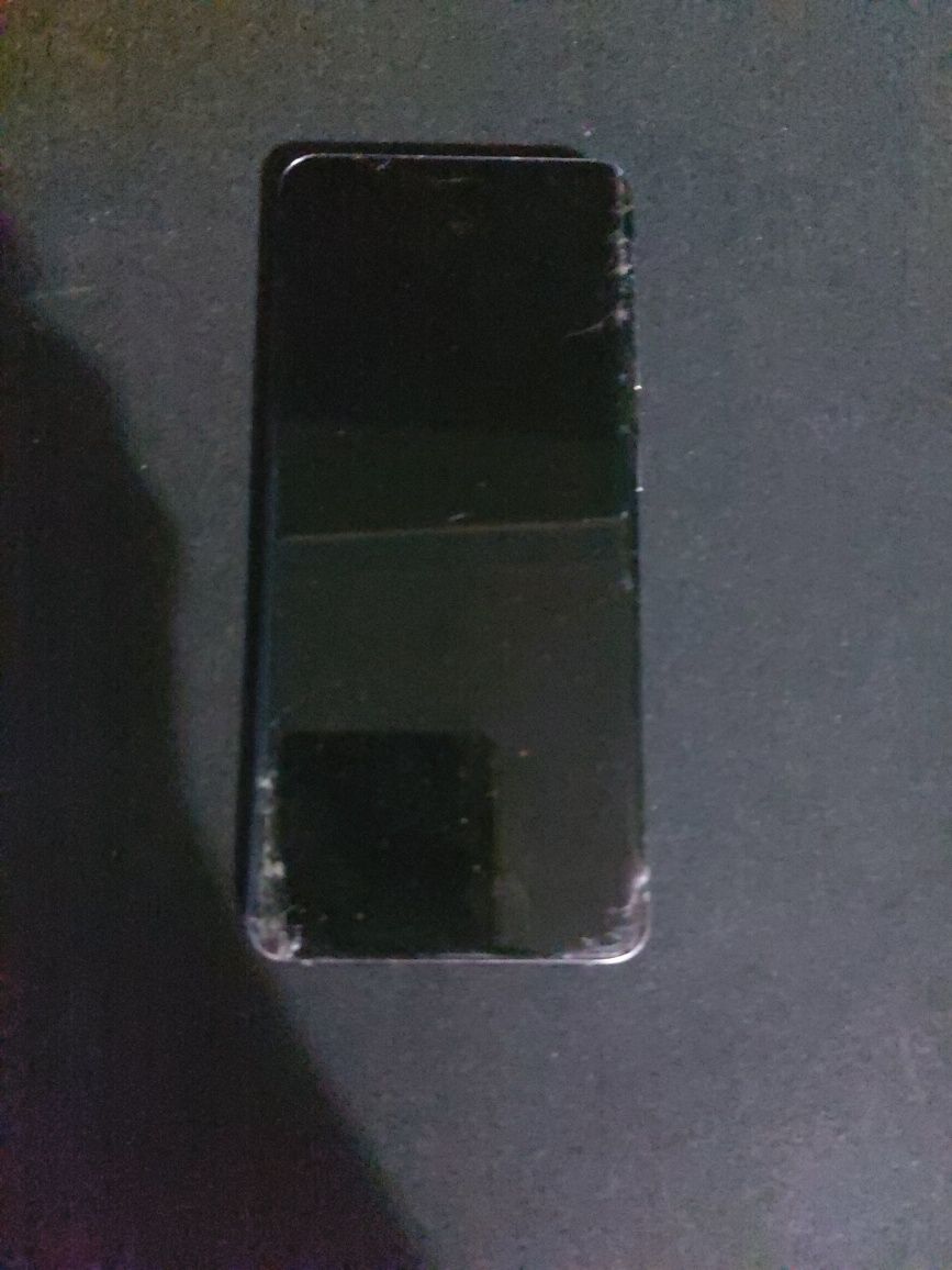 Samsung S20 uszkodzony