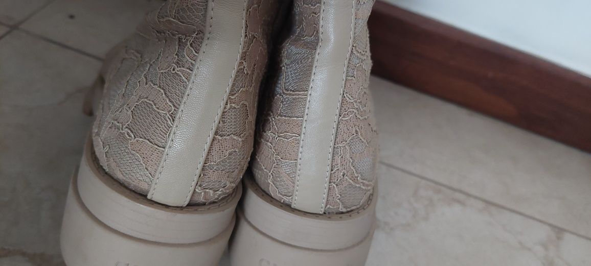 Koronkowe botki Guess ażurowe szydełkowe trapery boho