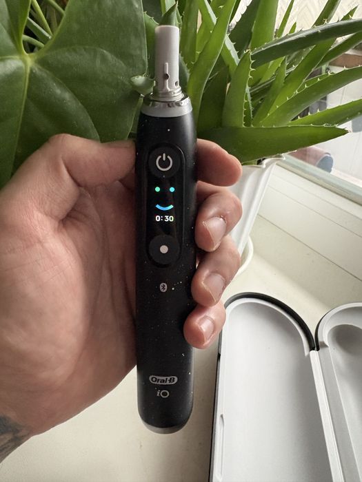 Зубна щітка Oral B iO 10