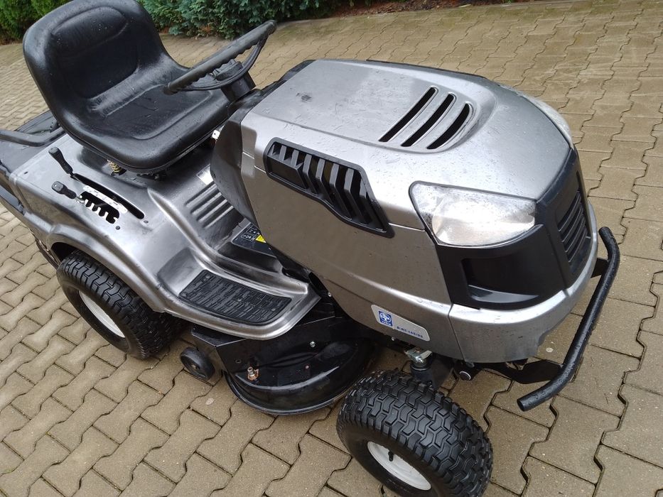 Traktorek kosiarka z koszem i plugiem do sniegu