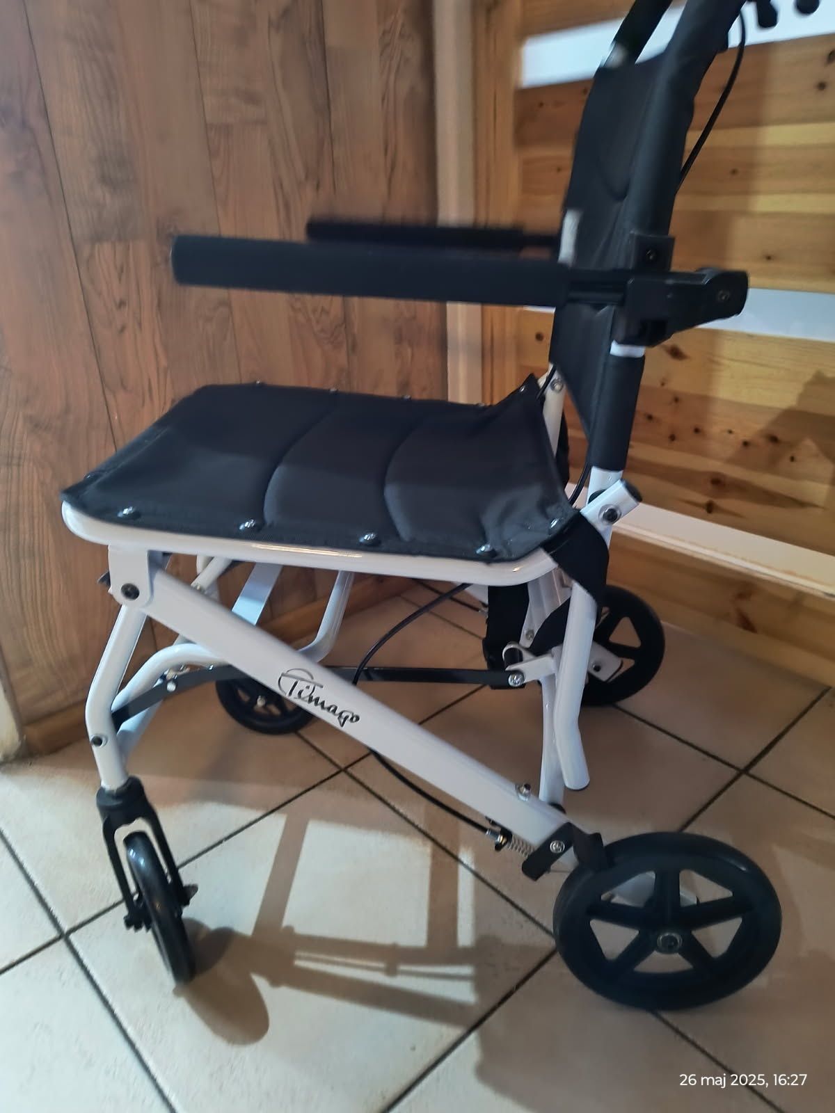 Domowy wózek inwalidzki dla niepełnosprawnej osoby