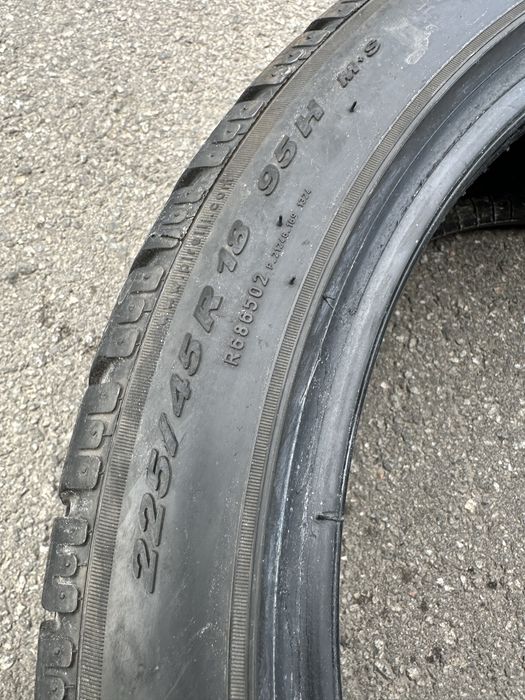 Шини 225 45 18 95H Pirelli Sottozero W210 пара