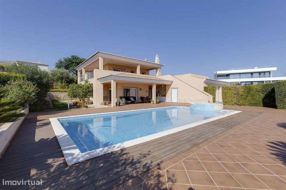 Moradia T4 com Piscina junto à praia de Porto de Mós, Lagos