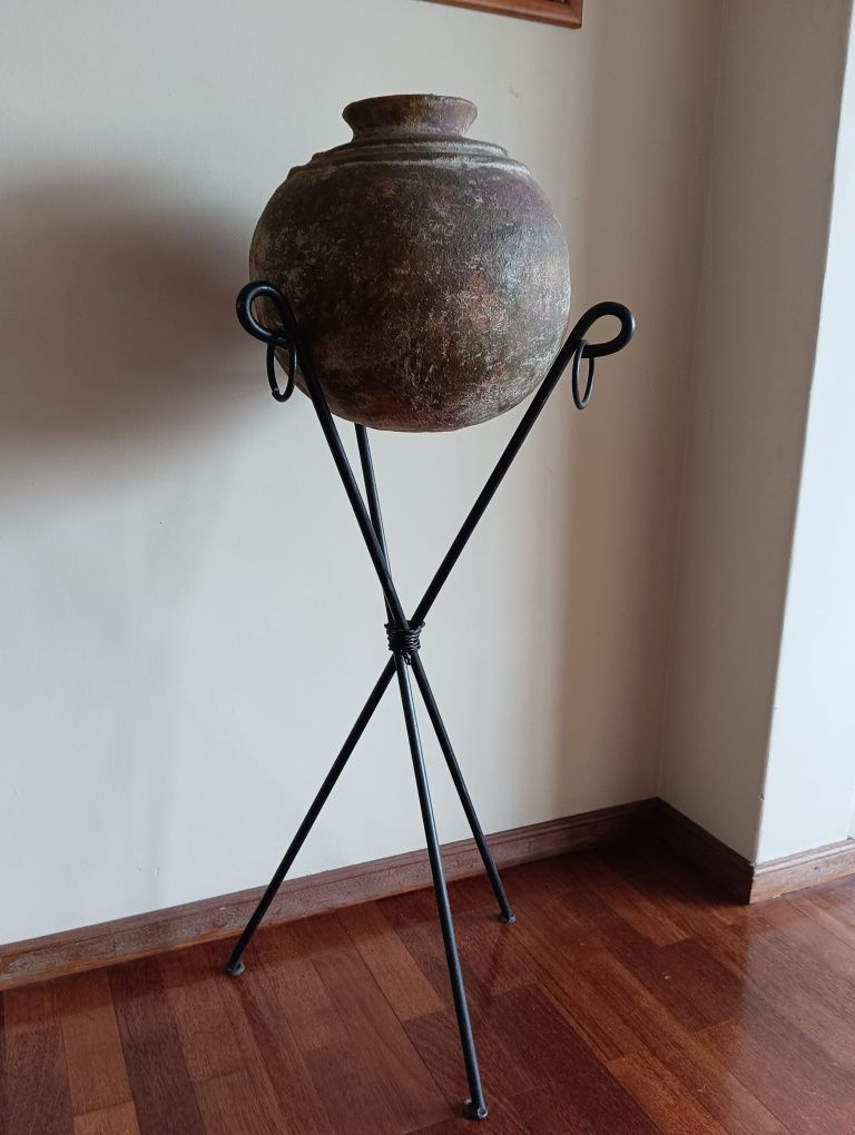 Vaso Antigo com Tripé