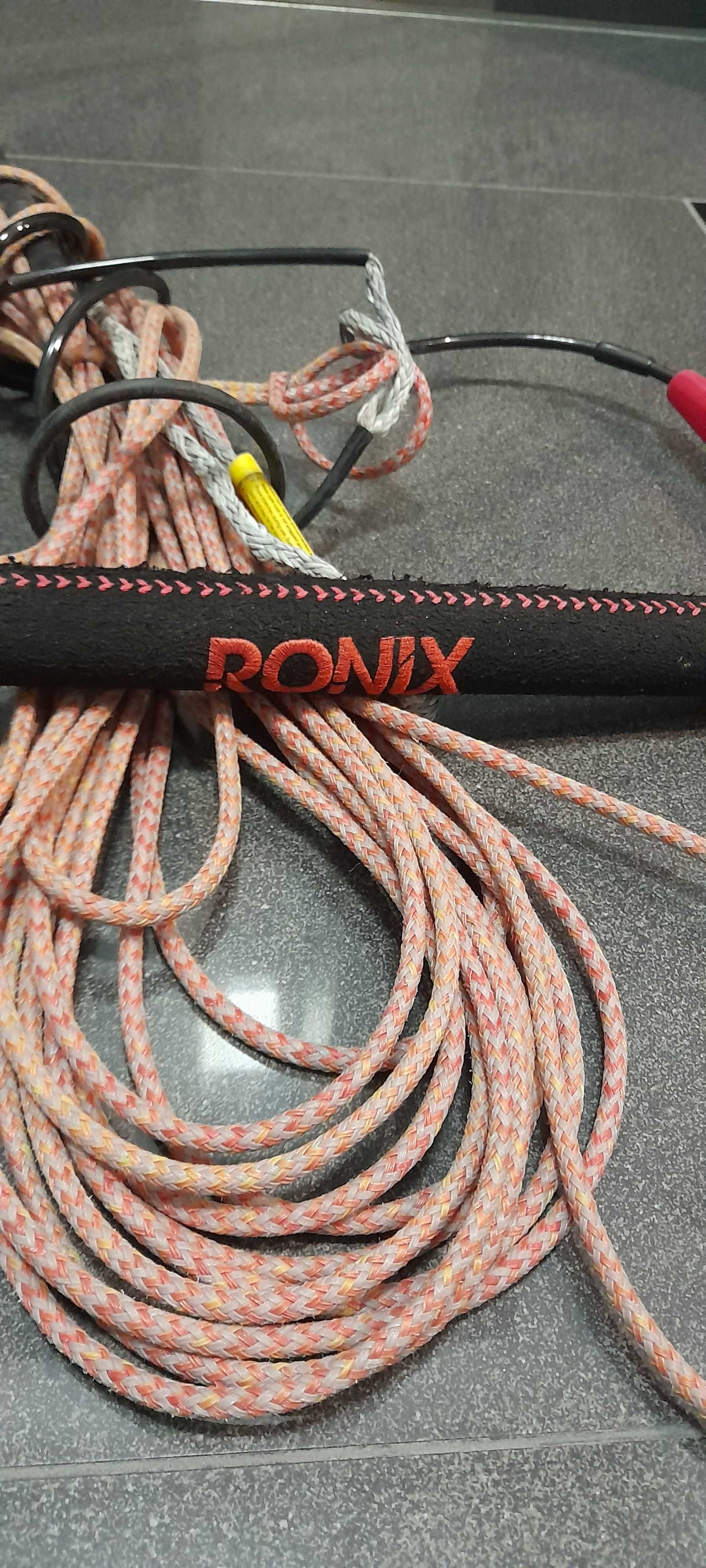Elastyczna lina bungee oraz rączka firmy Ronix