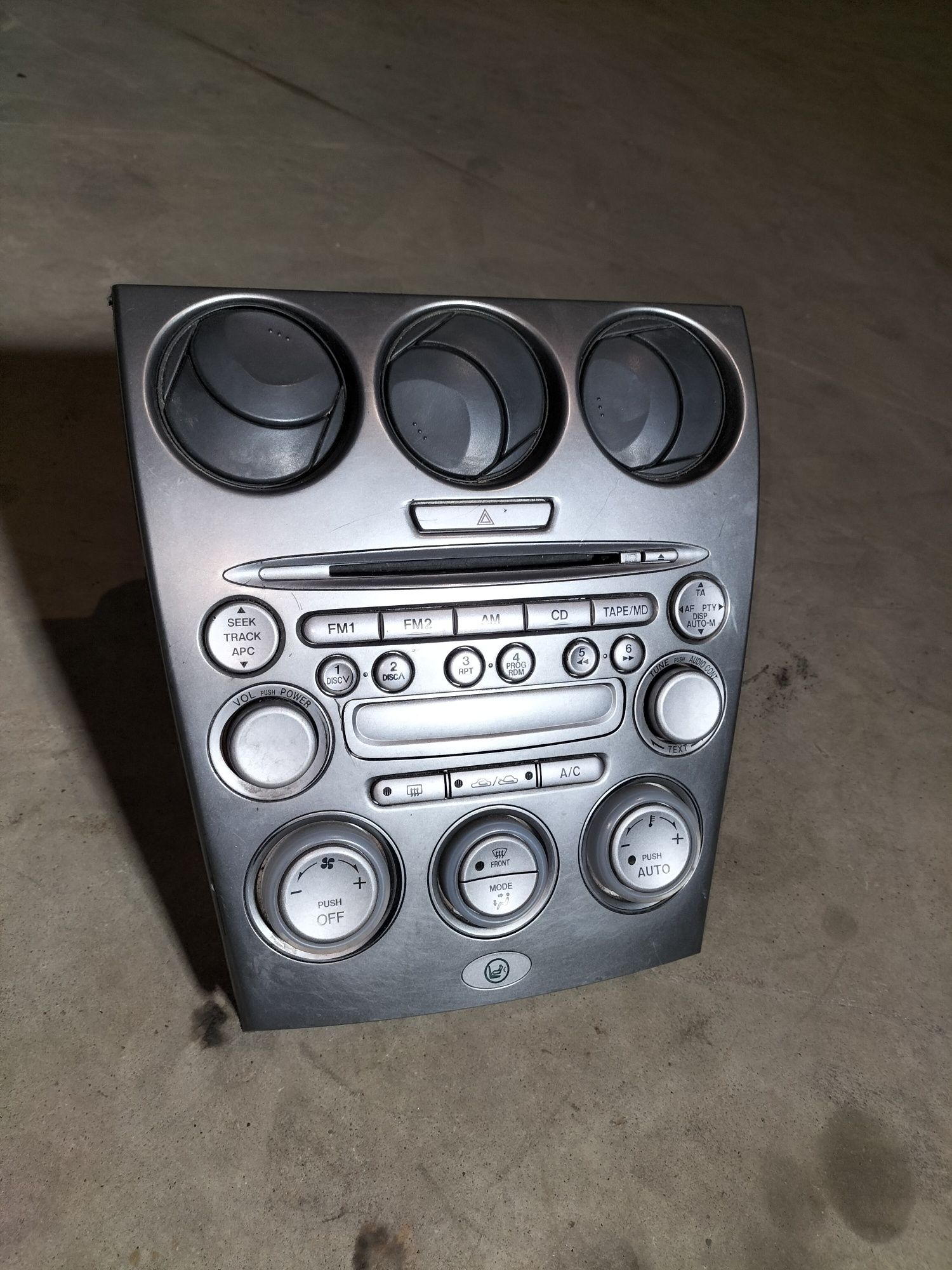 Mazda 6 GG panel nawiewu ramka radio i inne