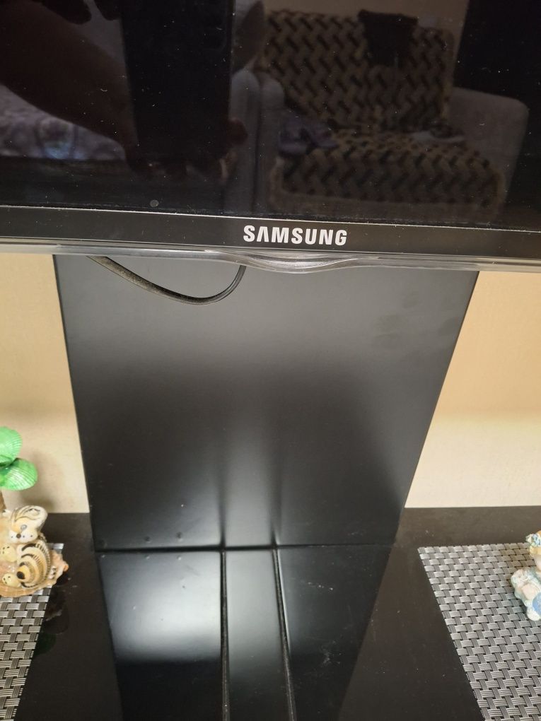 Продам телевизор Samsung б/у с TV тумбой