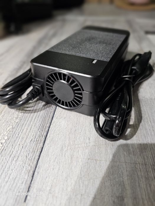 Ładowarka rowerowa ebike 50,4V 3A  wtyk 5,5 x 2,1mm