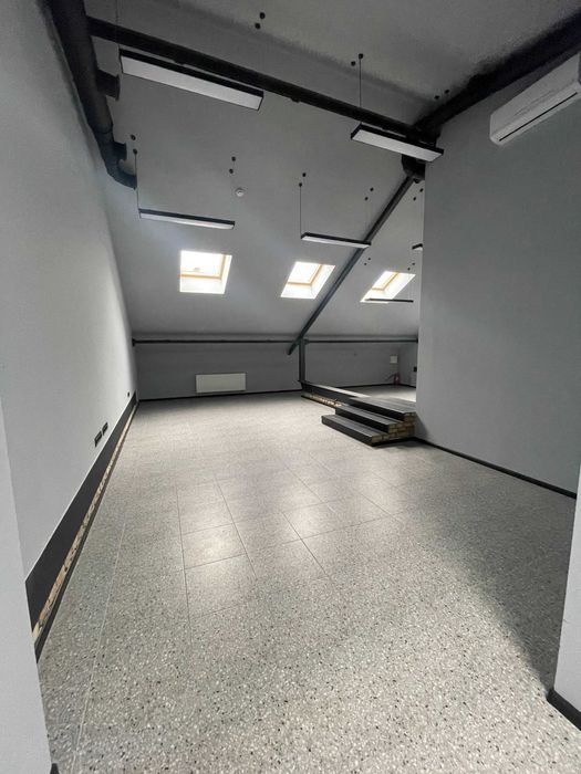 Приміщення під офіс в центрі, вул. Дашковича