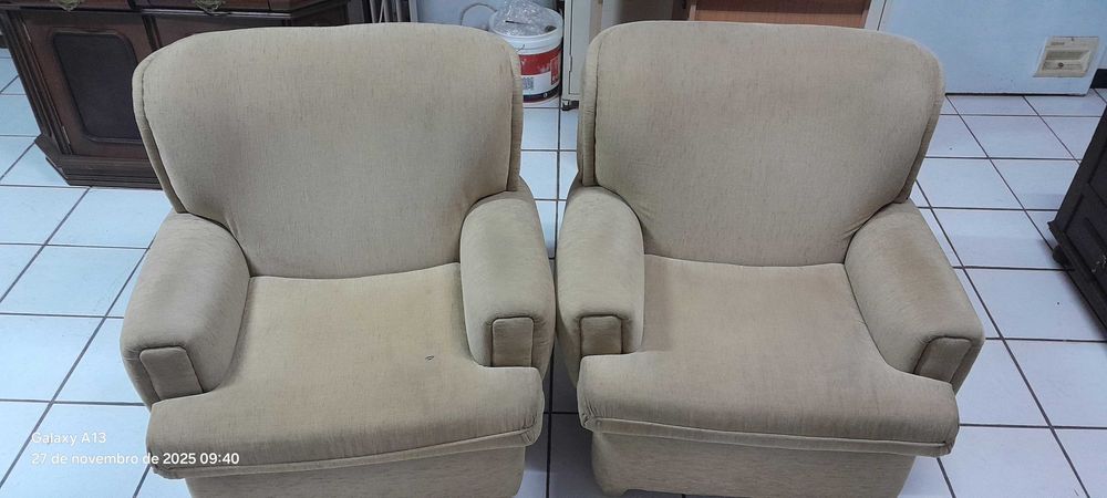 Trio de sofás em tecido