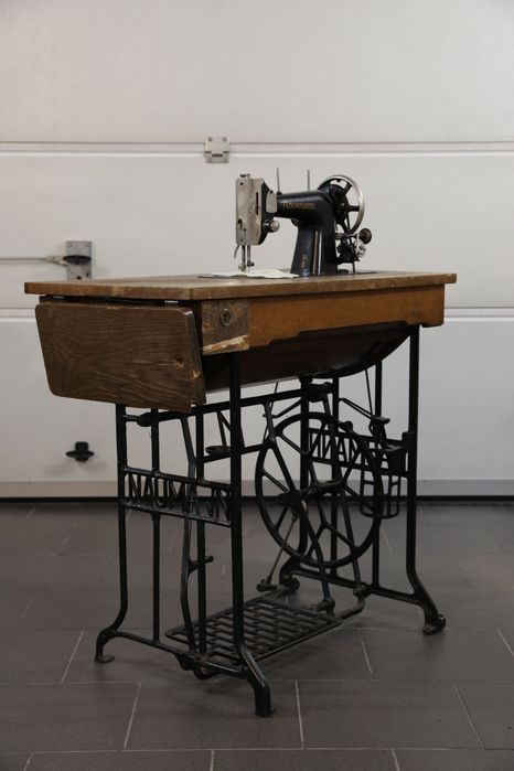 Zabytkowa maszyna do szycia Naumann