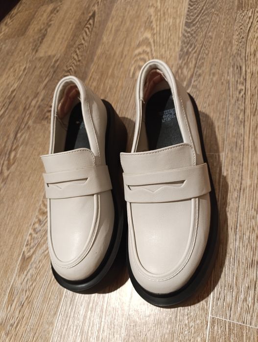 Лофери ,черевики,туфлі.