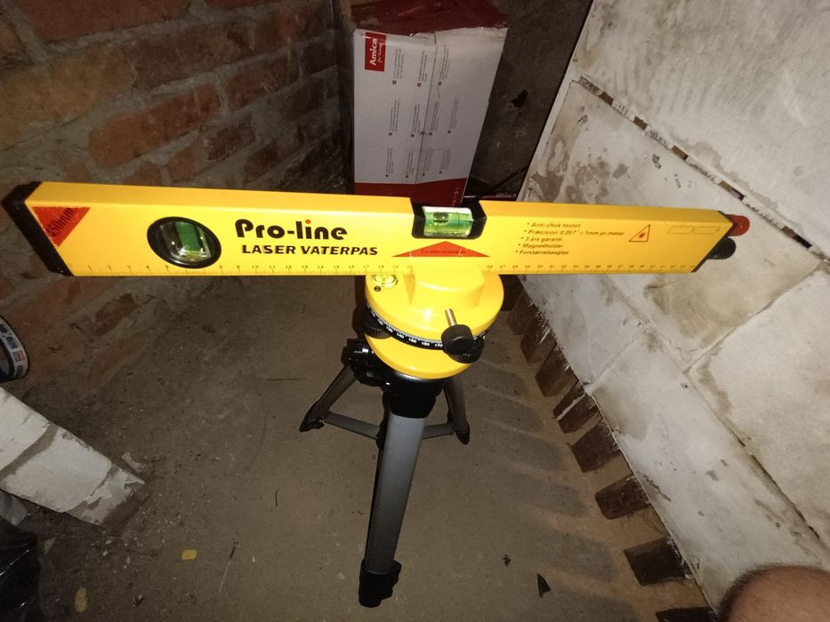 Poziomica laserowa nowa