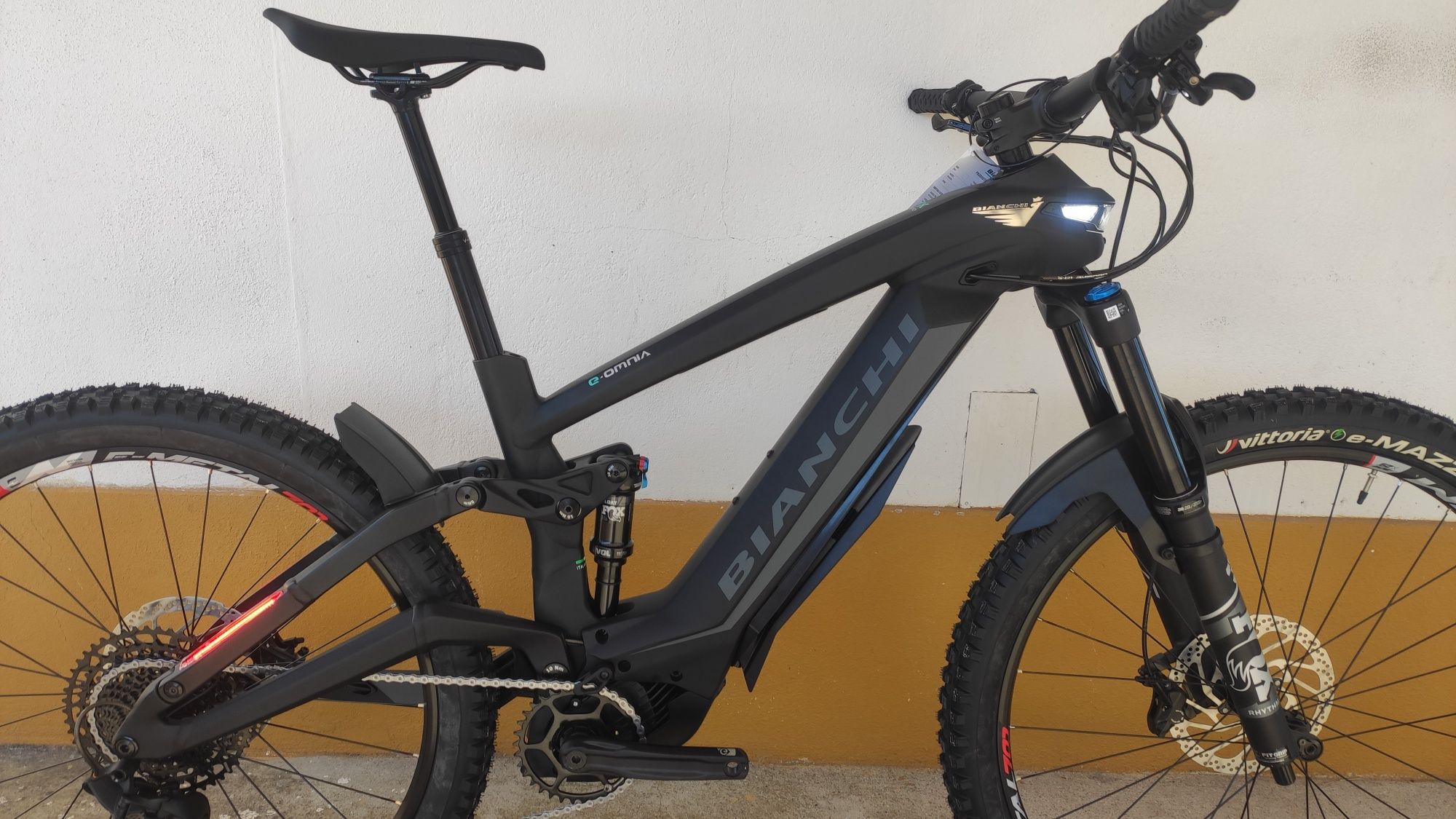 Novas E-Bikes Bianchi E-Omnia FX Type