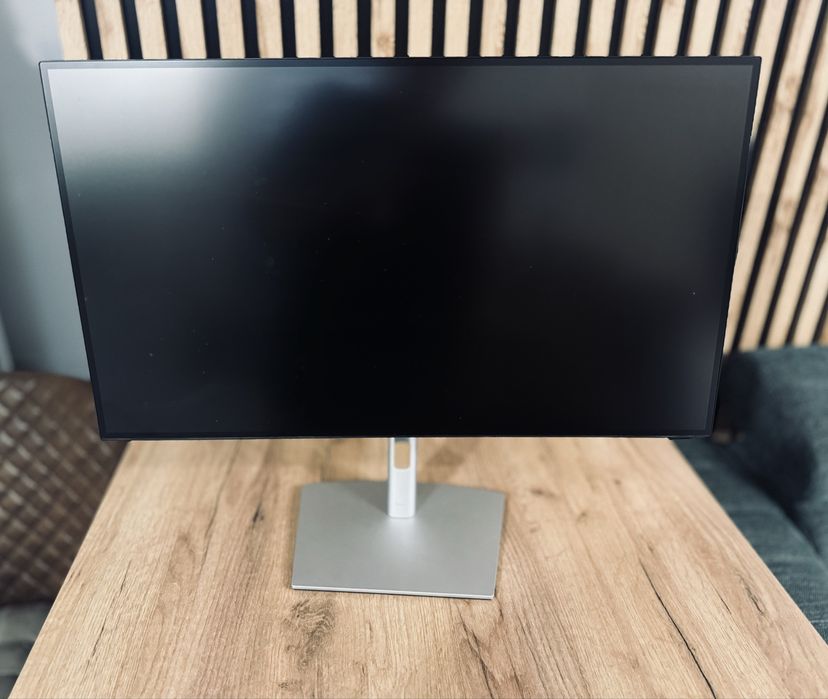 Monitor DELL U2722DE – świetny stan