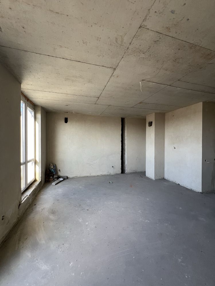Продам 4 кімнатну квартиру з терасою 27 м.кв.