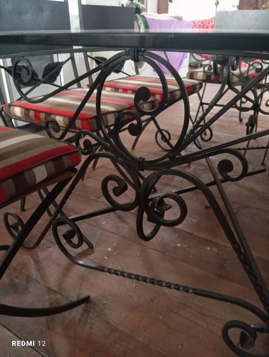 Mesa com tampo de vidro