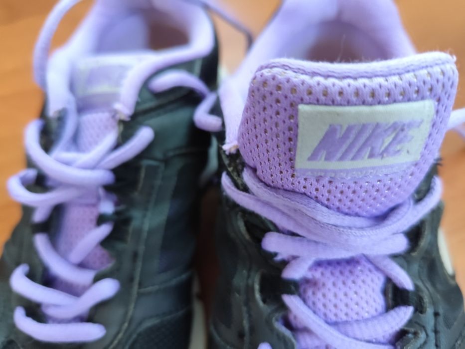 Кросовки NIKE...