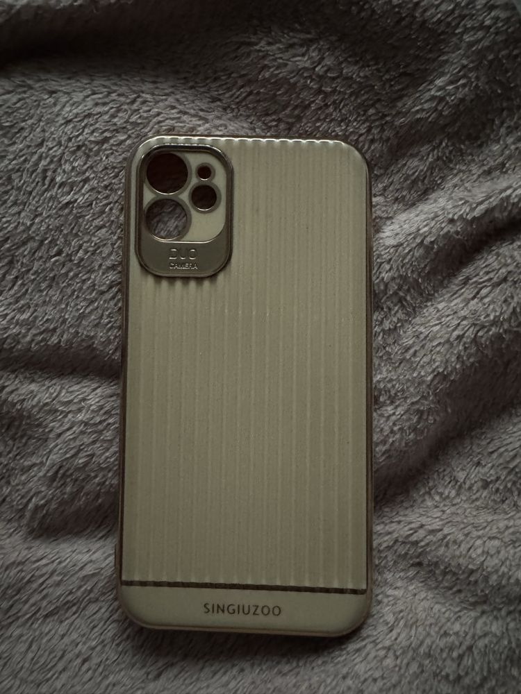 Beżowe etui iphone 11