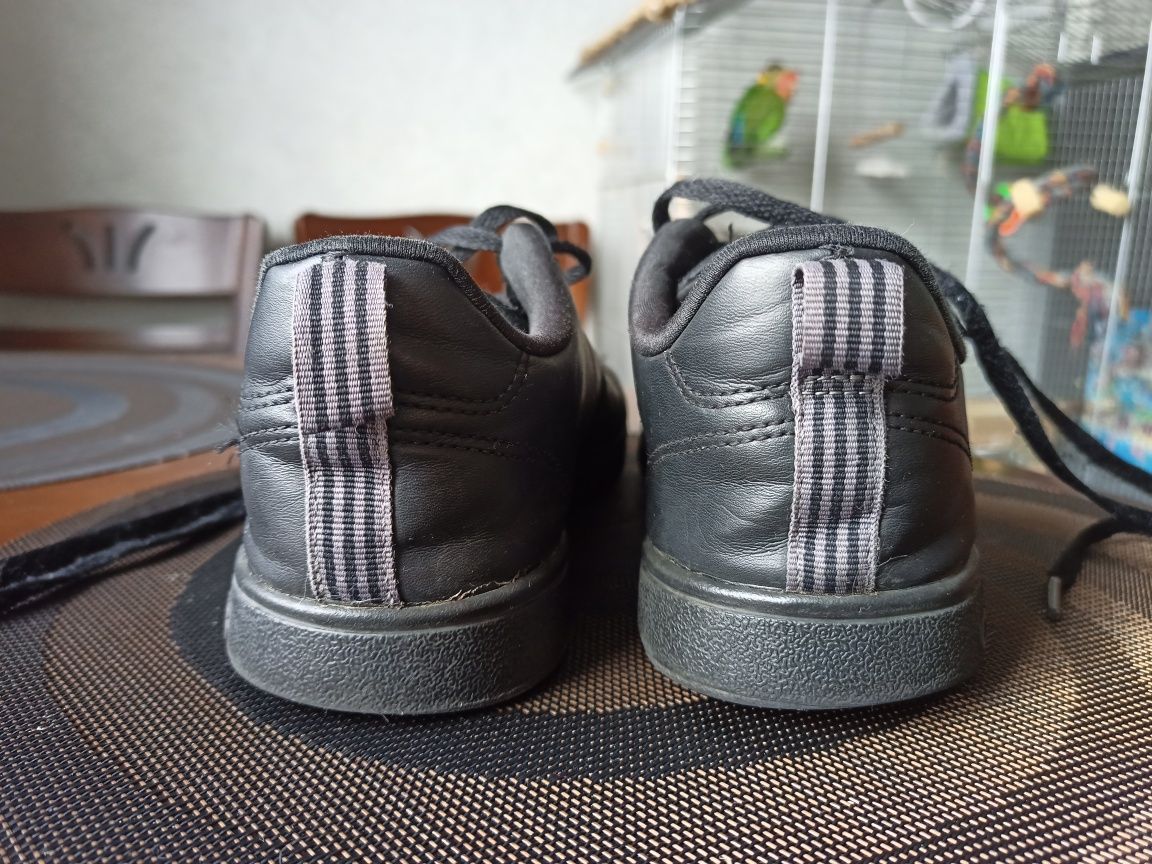 Шкіряні кросівки Adidas 39 розмір