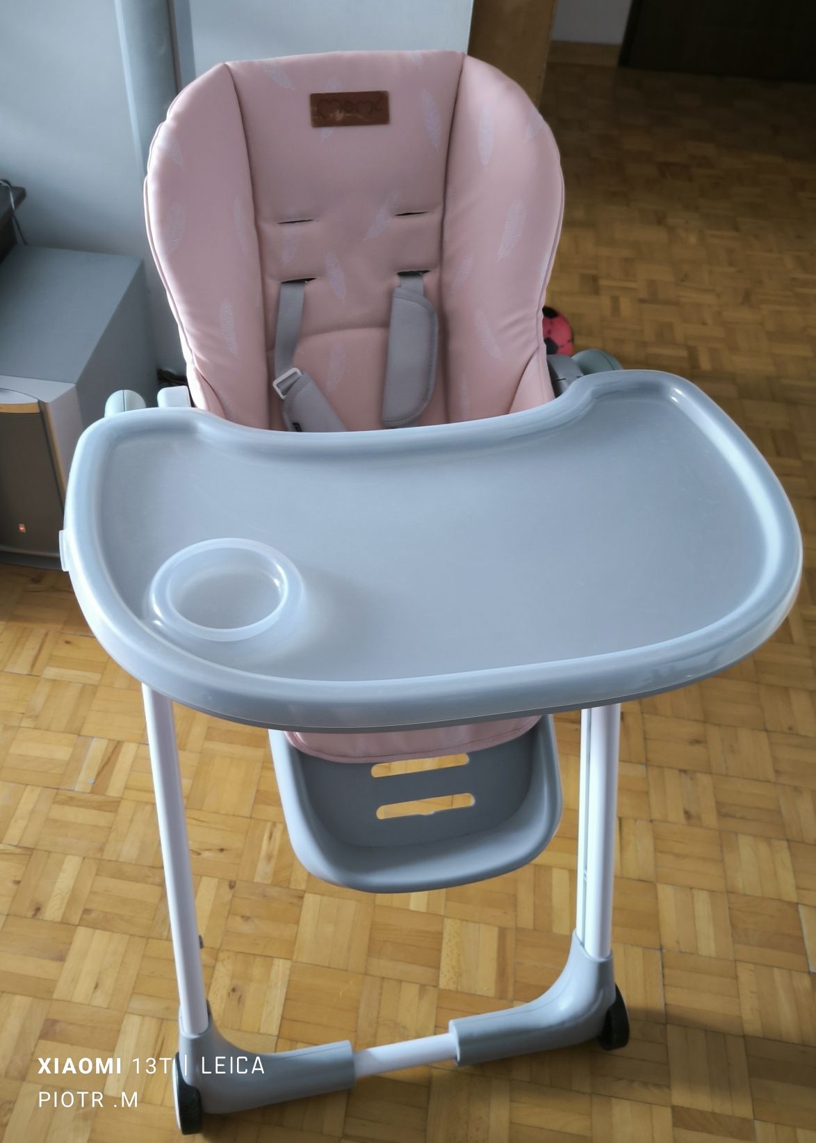 Krzesełko do karmienia Momi plus gratis nowe nieużywane obicie krzeseł
