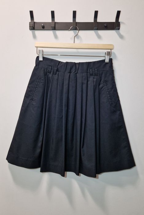 Czarna spódnica galowa do kolana Reserved 36