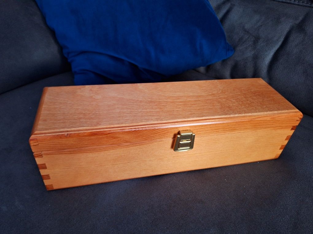 Skrzynka pojemnik na wino drewniana solidna 35x11x9,5 cm
