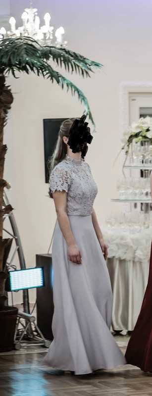 Fioletowa sukienka maxi z koronką marki Chi Chi London/Asos