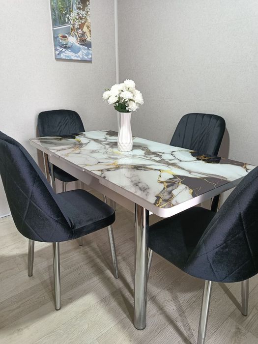 Стіл обідній кухонний + 4/6 стільців. Є гурт