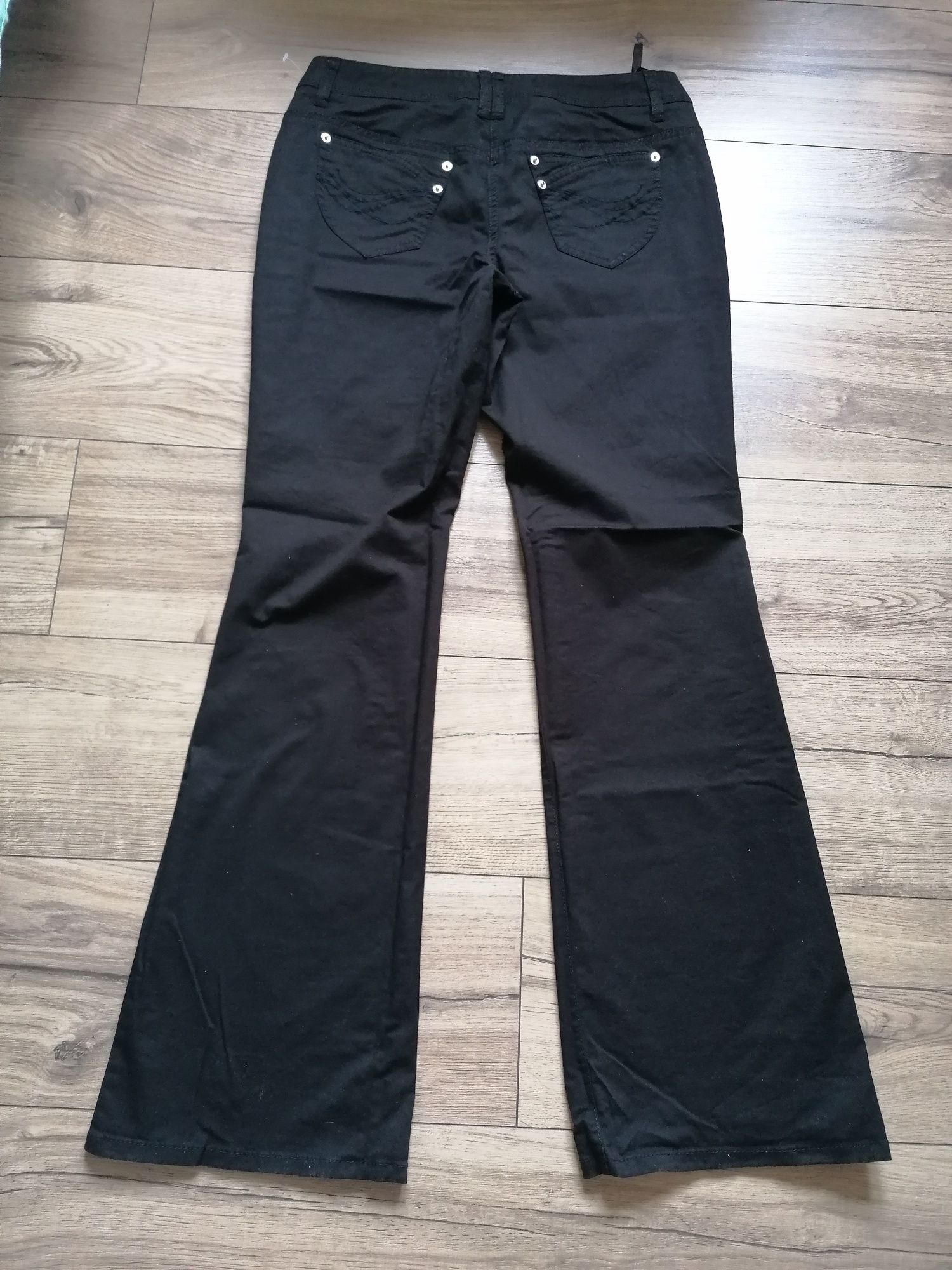 Spodnie firmy Basic line casual Wear