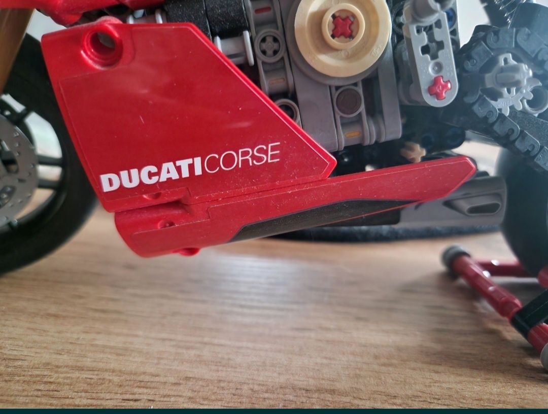 Ścigacz Lego  Technic Ducati