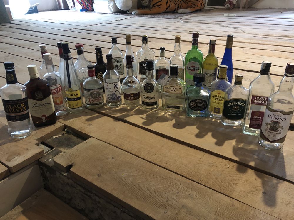 Продам пустые бутылки для коллекции